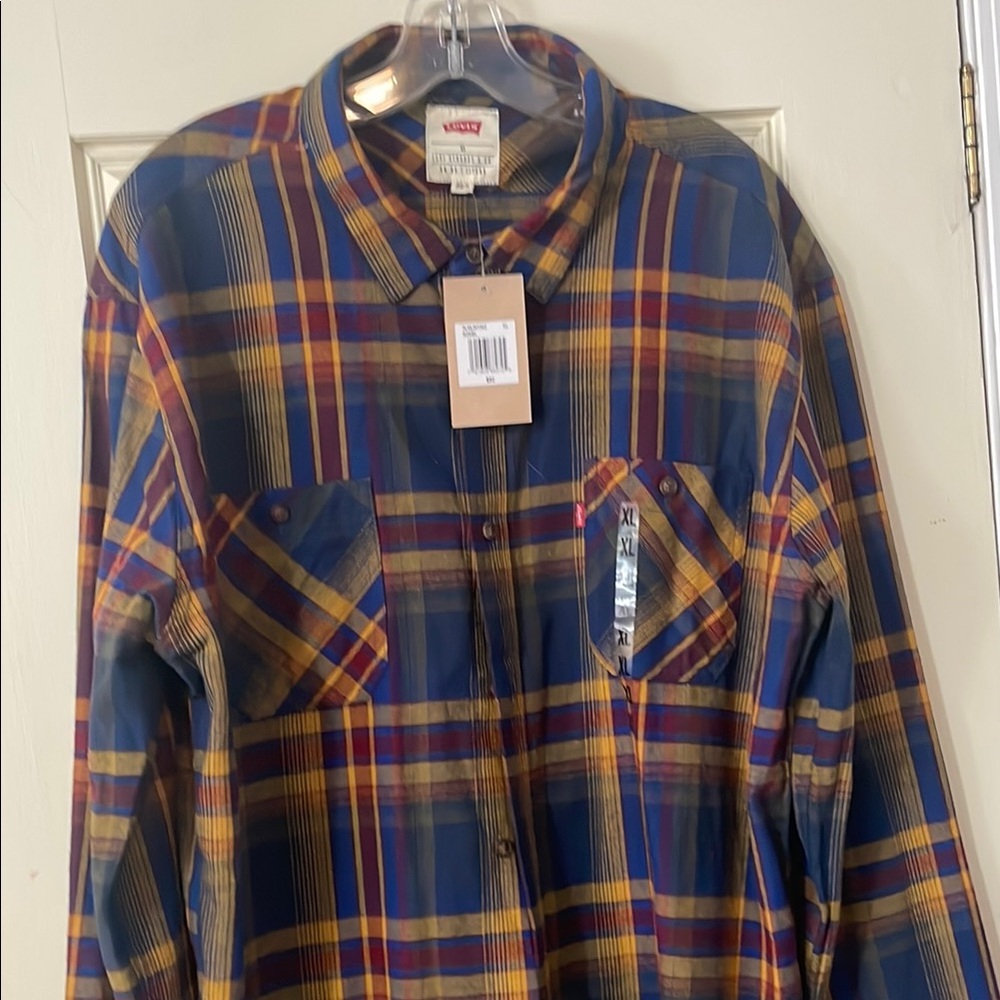 Levi’s button down men’s shirt